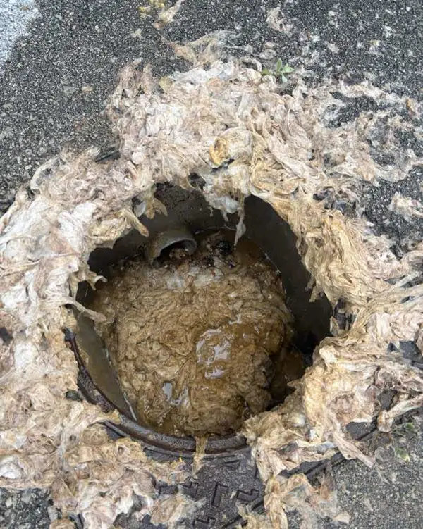 Canalisation obstruée par des lingettes